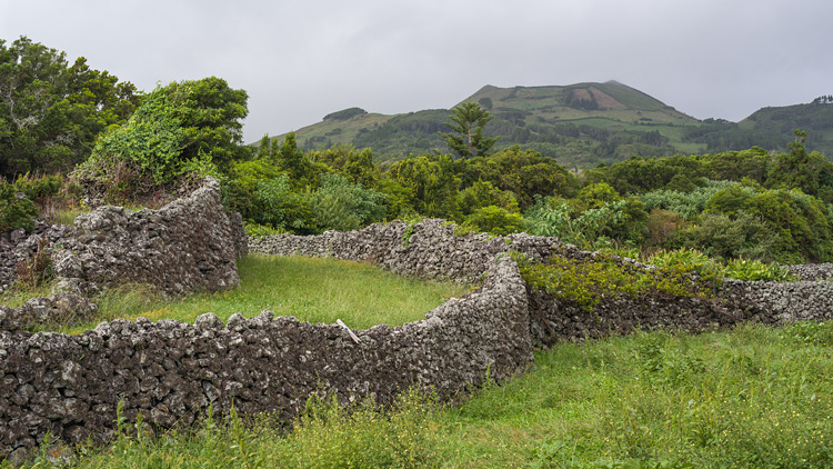 Rock walls near Calheta de Nesquim